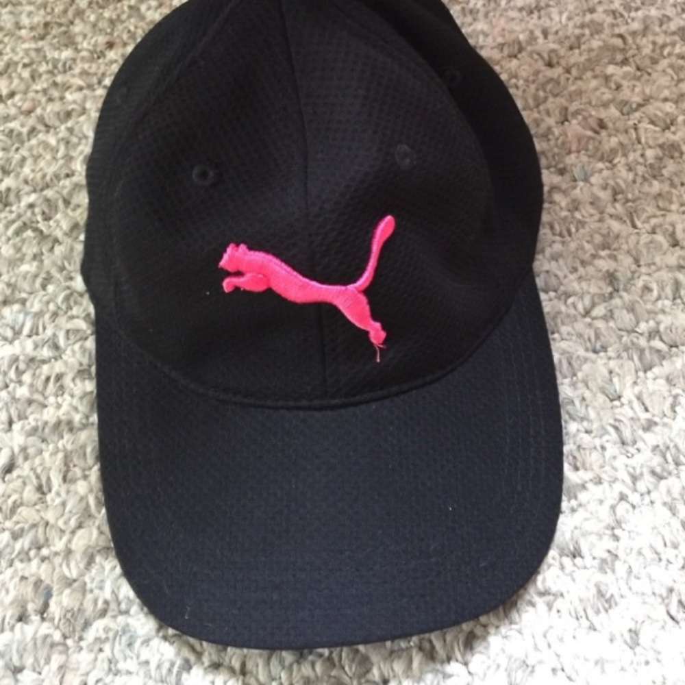 NWOT Puma black Hat w/ Pink embroidered Puma logo